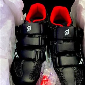 New Unisex peloton sneakers.  Size 40: size 7 in men/size 9 in women.  Unisex